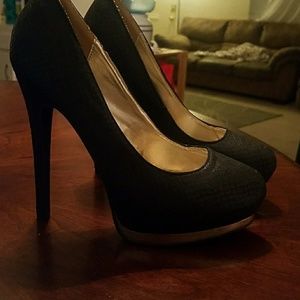 High heel pumps